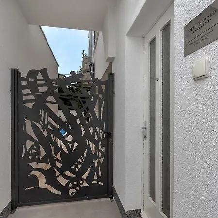 Mediteraneo Apartman *