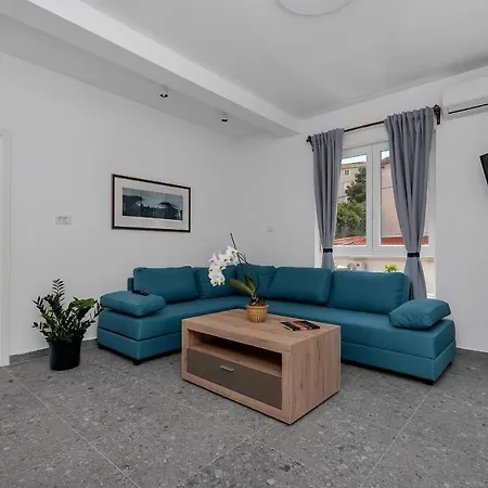 Mediteraneo Apartman *