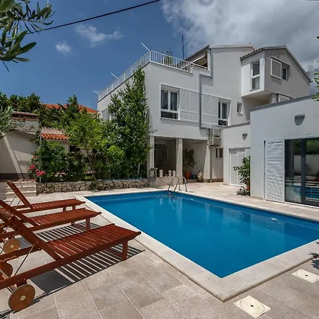 Mediteraneo Apartman *