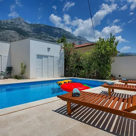 Mediteraneo アパート マカルスカ