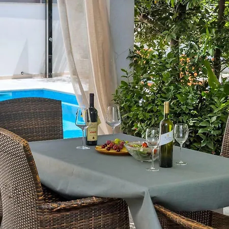 Mediteraneo アパート