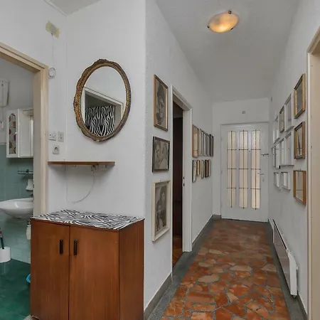 Mediteraneo アパート マカルスカ