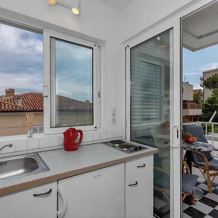 Mediteraneo アパート マカルスカ